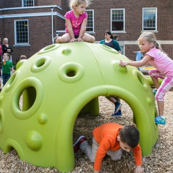 Mejores ofertas e historial de precios de Parco giochi Comomy per bebè,  centro attività per bambini da interno ed esterno, recinto di sicurezza  robusto con rete super morbida e traspirante, recinto per